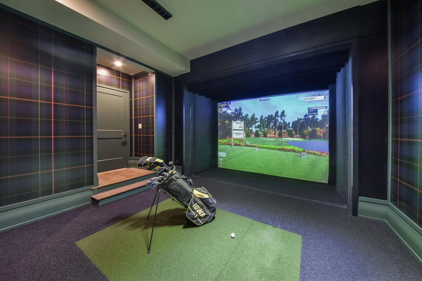 Golf Simulator - French Neoclassic Golf Simulator